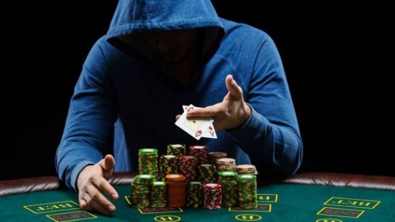 Đánh Poker bất bại khi linh hoạt sử dụng nhiều chiến thuật chơi